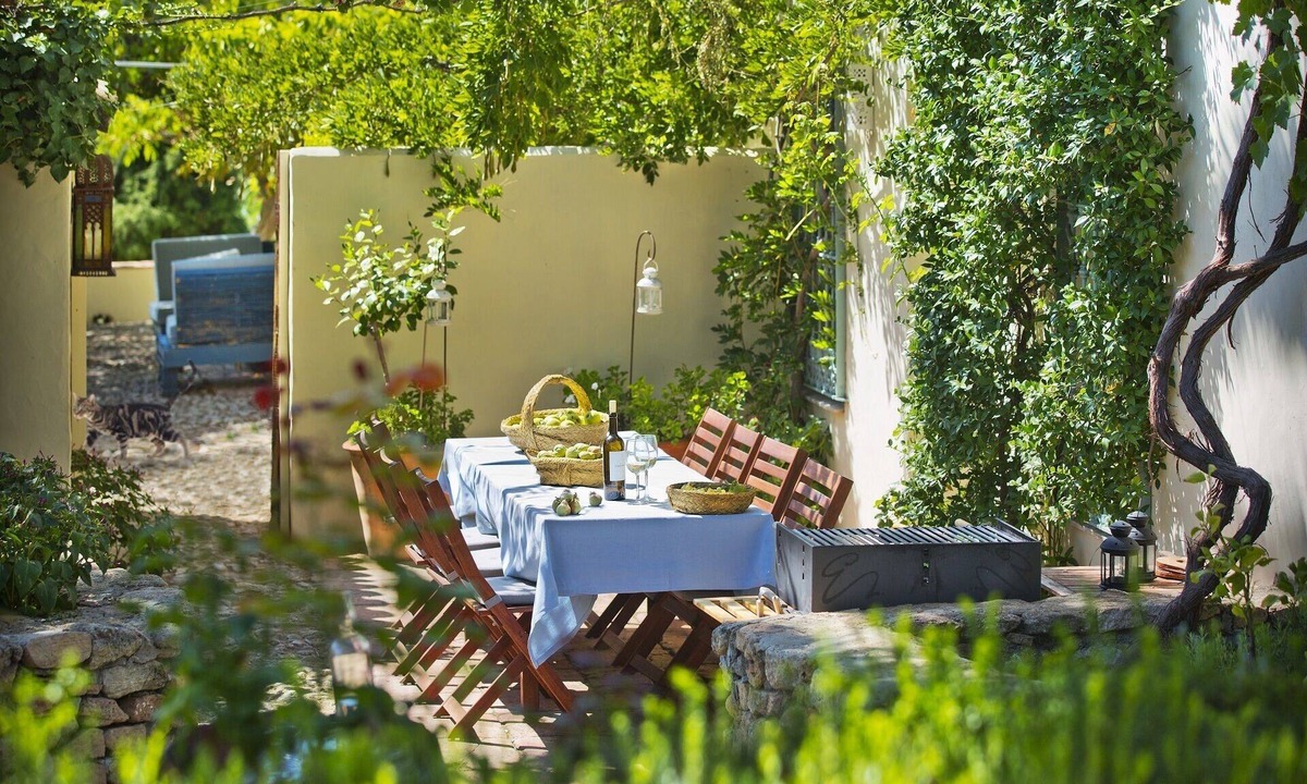 Arriate House | Charming 3 bedroom farmhouse with pool set in verdant valley with views of Ronda