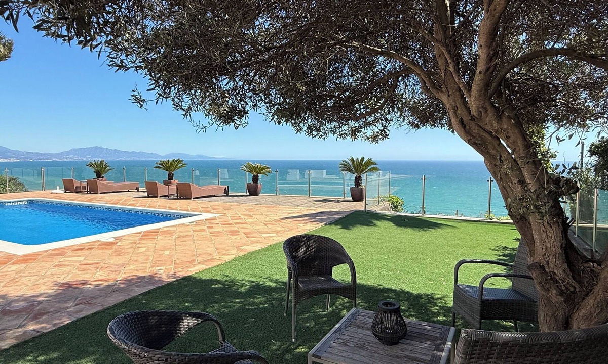 Manilva Villa | Charming 4-Bed Villa, Private Pool & Garden, Overlooking beach, Sea Views.
