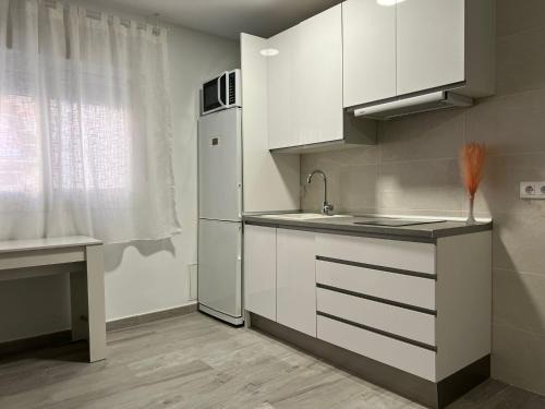 El Pilar Apartment | Charming Apartment up to 4 persons 3 min to Metro