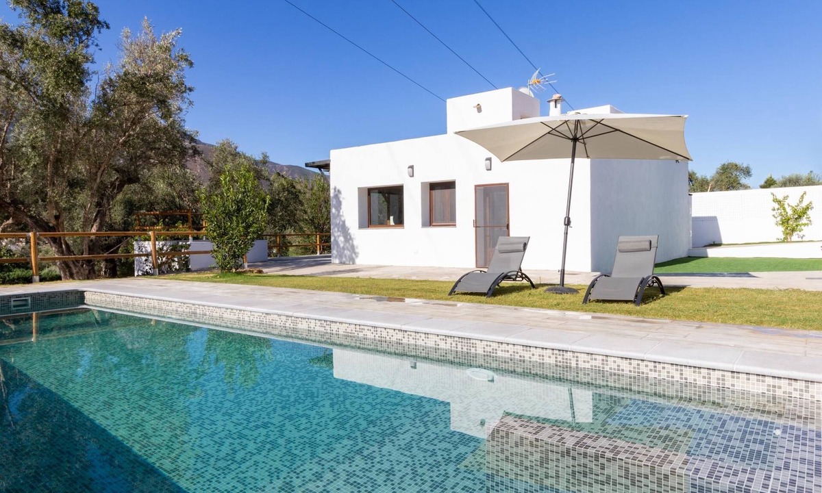 Orgiva House | Charming farmhouse in the Alpujarra with private pool, garden and wifi