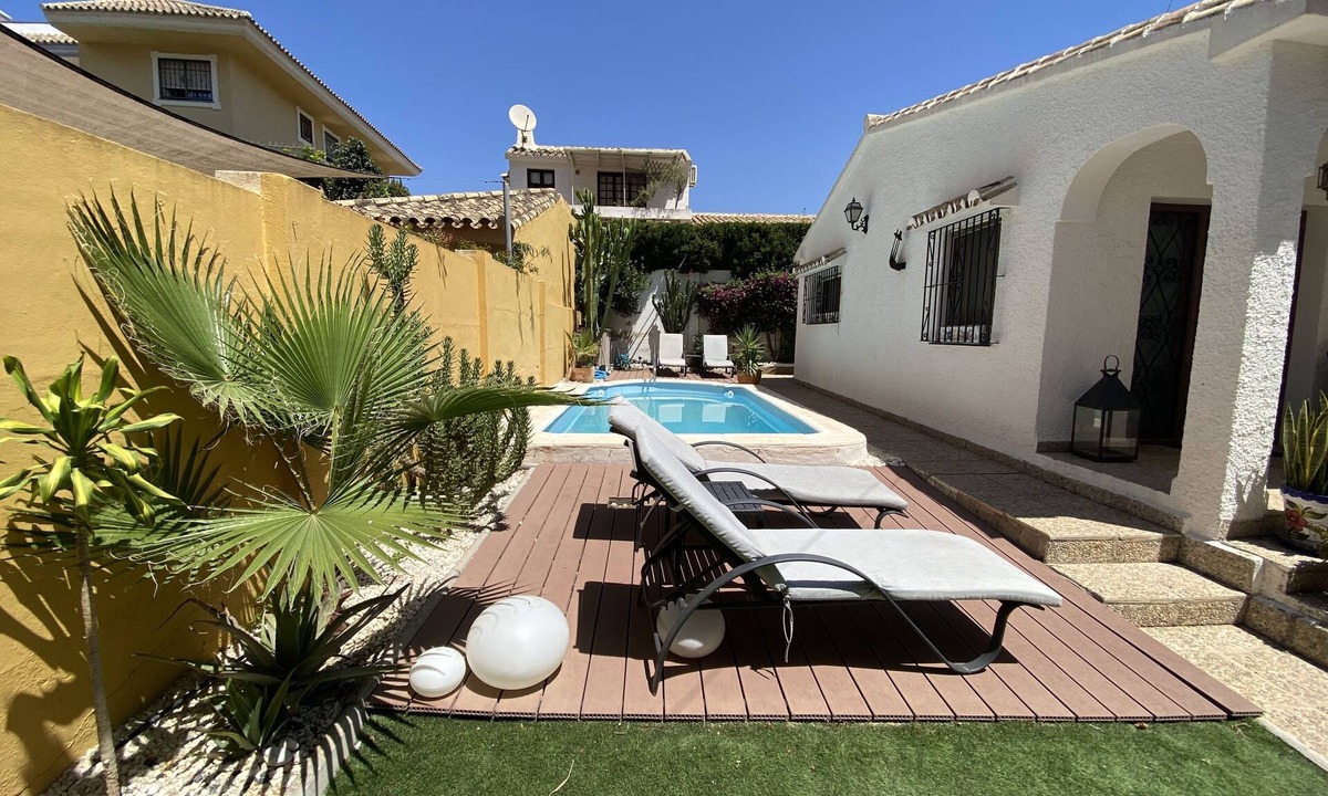 Fuengirola Ski Chalet | Charming private 3 bed. villa in Fuengirola, close to the beach!