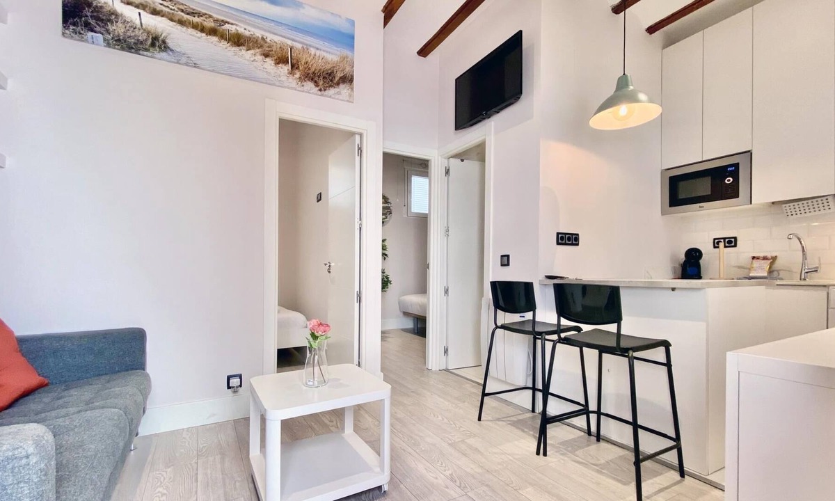 Las Acacias Apartment | Charming Puerta de Toledo VI - Renovated, 2 bedrooms