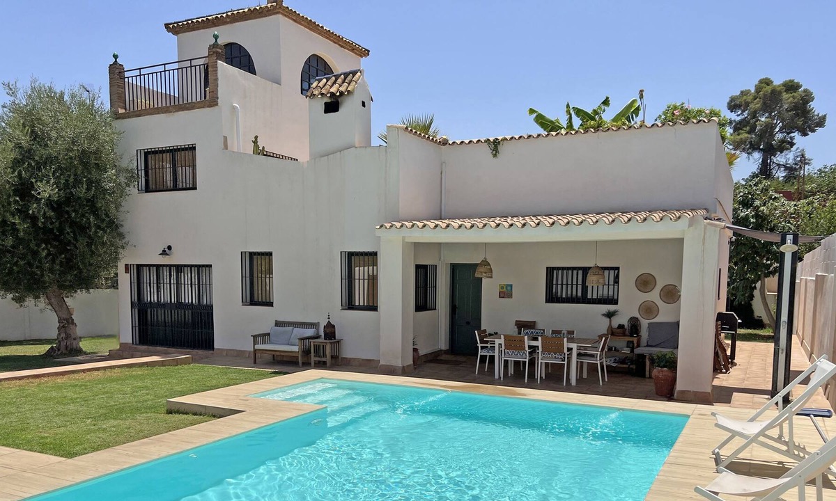 Alcala de Guadaira Ski Chalet | Charming villa near Seville