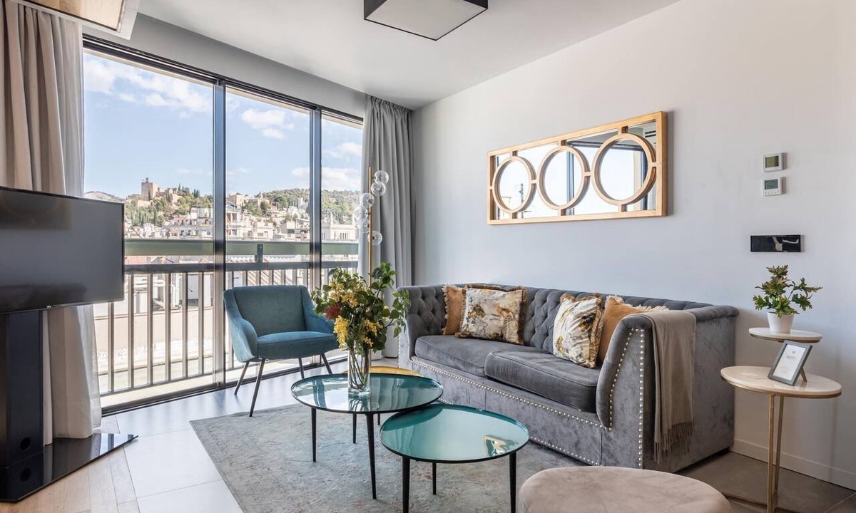 Granada City Center Apartment | ChezmoiHomes Luxury Alhambra Penthouse Collection Morayma