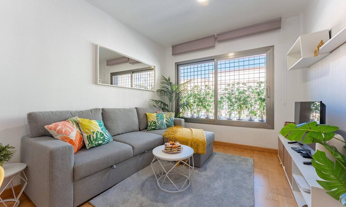 El Molinillo Apartment | City apartment for 4 with parking, Malaga