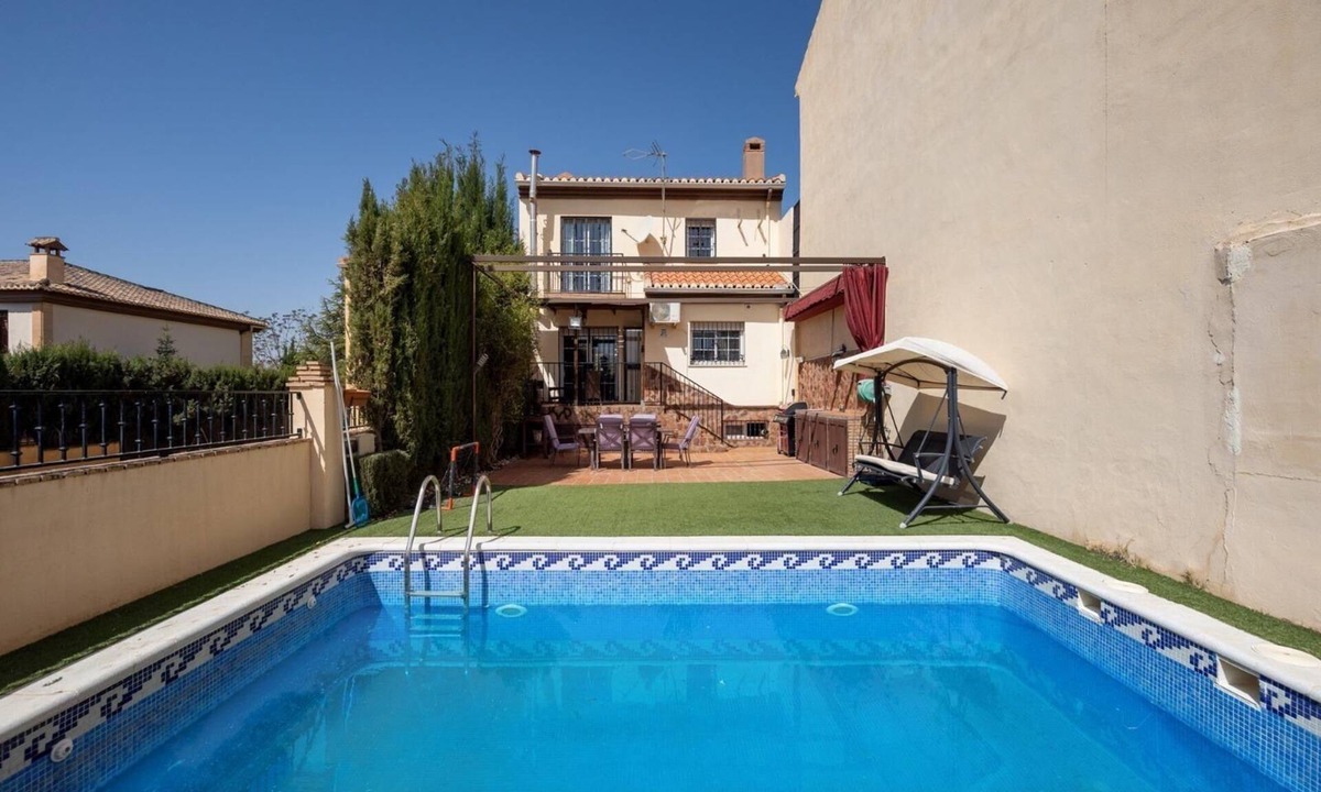 Cenes de la Vega House | Close to Sierra Nevada and Alhambra, perfect location between nature and city.