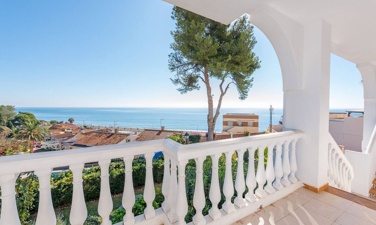 Benajarafe Ski Chalet | Coastal Haven: Your Perfect Escape in Benajarafe