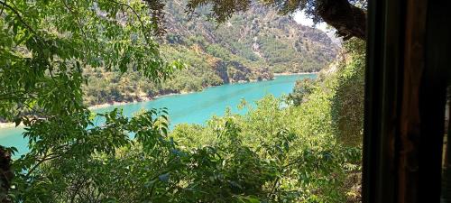 Guejar Sierra Ski Chalet | Comfortable lakeside house!