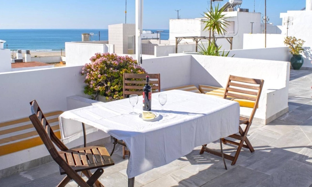 Conil de la Frontera City Center Cottage | Conil town house with roof terrace and great sea view