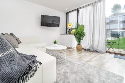 San Pedro de Alcantara Apartment | Cortijo Blanco apartment near the beach - Ref M38