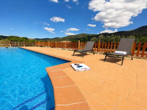Montefrio House | Cortijo El Búho - Casa rural con piscina privada en Montefrío