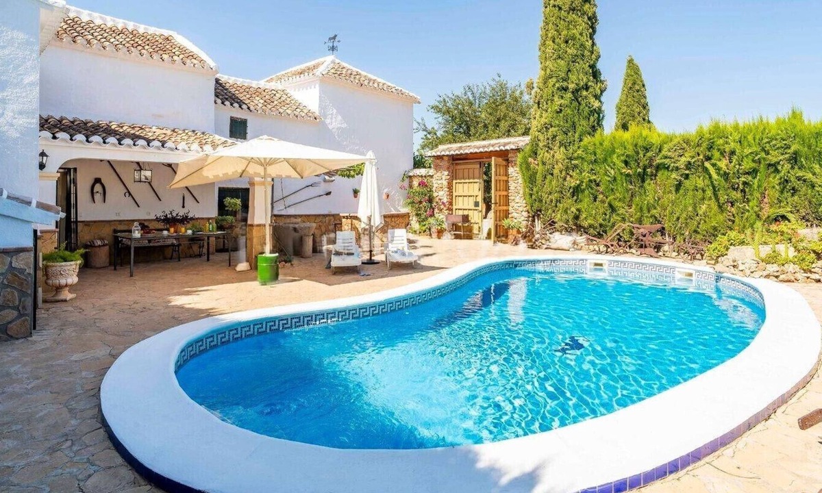 Archidona House | Cortijo La Nobleza: Holiday Home with Private Pool, Wi-Fi, and Mountain Views