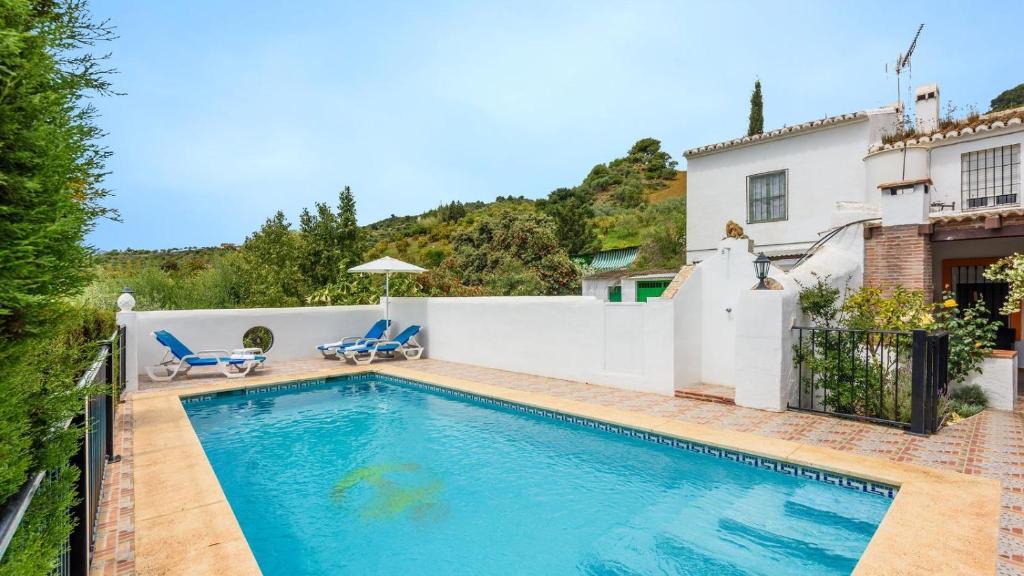 Alozaina Villa | Cortijo los Valles Alozaina by Ruralidays