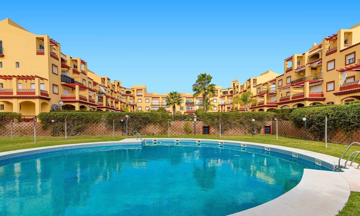 Costa Esuri Apartment | Cosy Apartment With Shared Pool