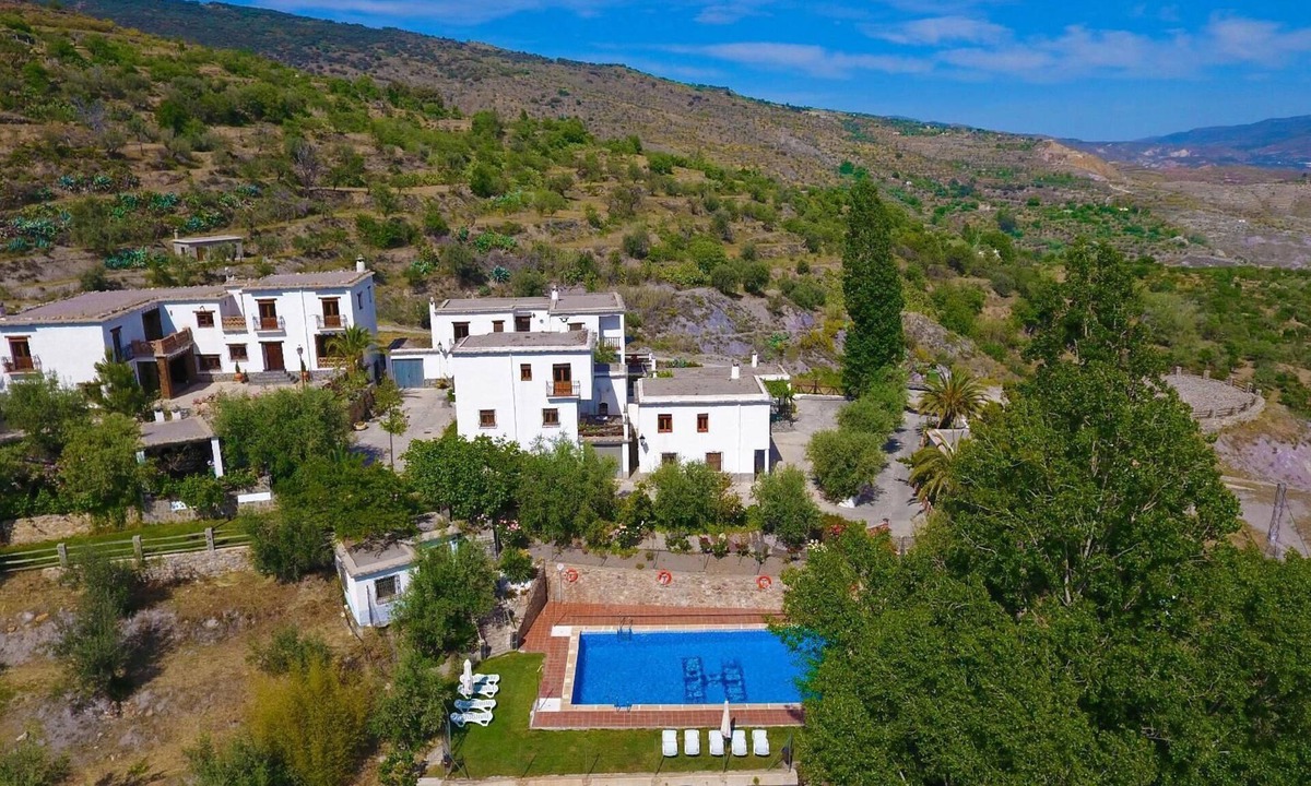 Nechite House | Cosy house in complex with pool and garden