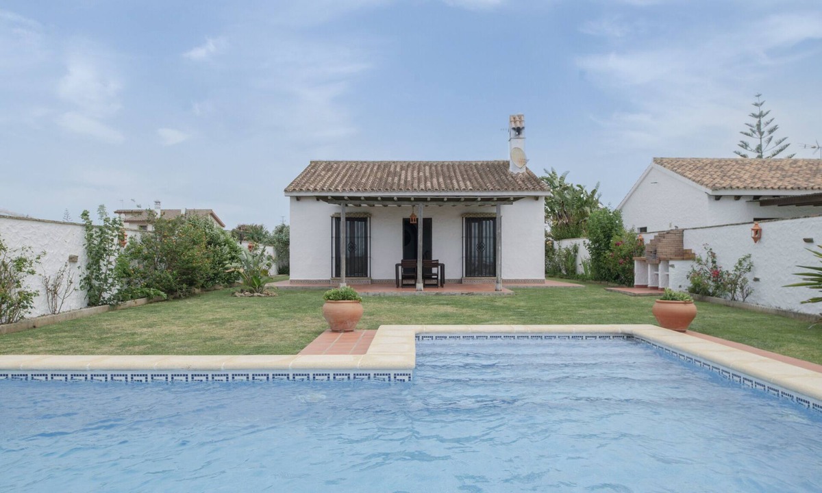 Conil de la Frontera Cottage | Cottage 'Casa La Gitanilla 1' with Private Pool, Private Terrace and Wi-Fi
