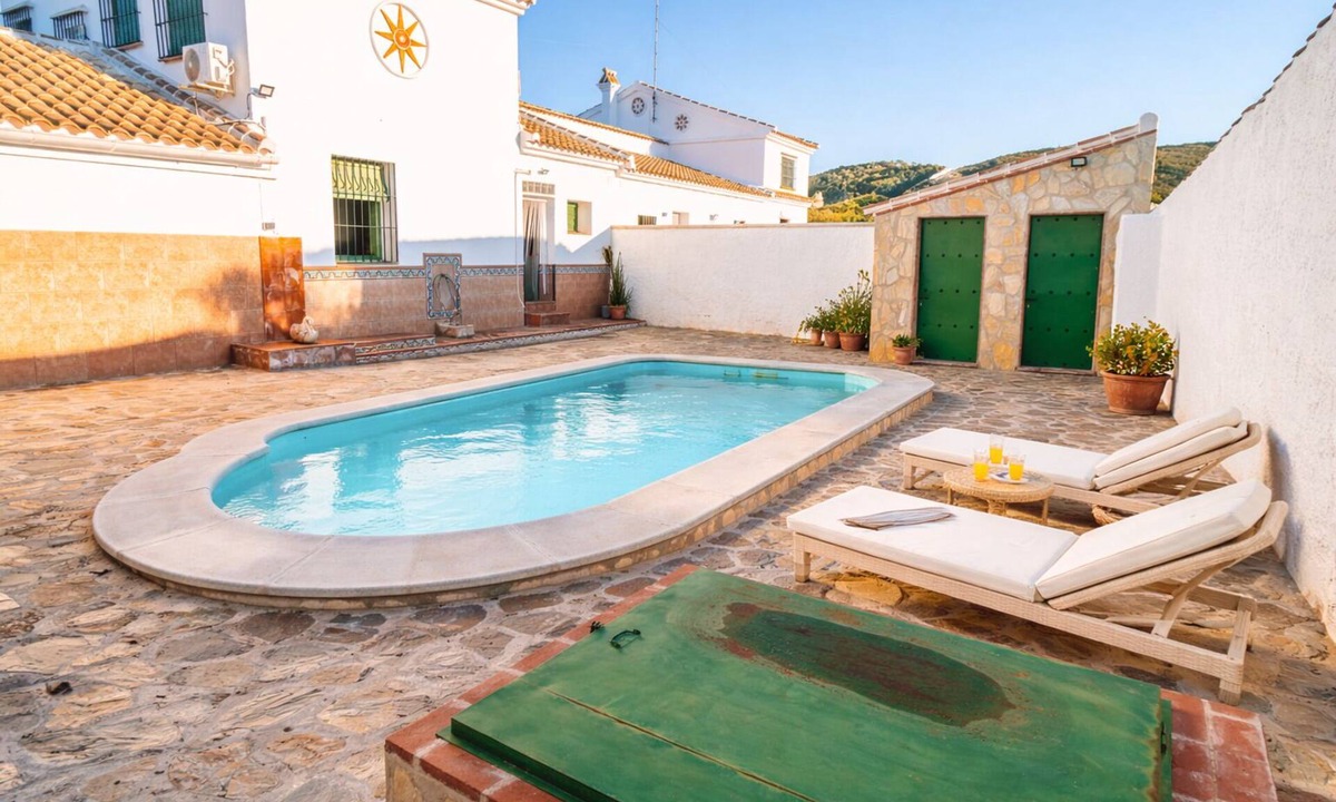 Fuente de Piedra Ski Chalet | Cottage Luna Viña, in an Andalusian environment and ideal for families.