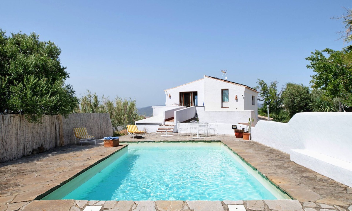 Facinas House | Country House 'Casa De Los Pintores' with Private Pool, Wi-Fi and Air Conditioning