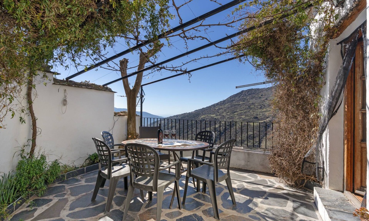 Bubion House | Country House 'Casa De La Fuente' with Mountain View, Private Terrace and Wi-Fi