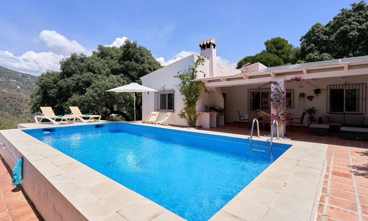 Torrox Villa | Country House 'Casa Mañana' with Mountain Views, Private Pool and Air Conditioning
