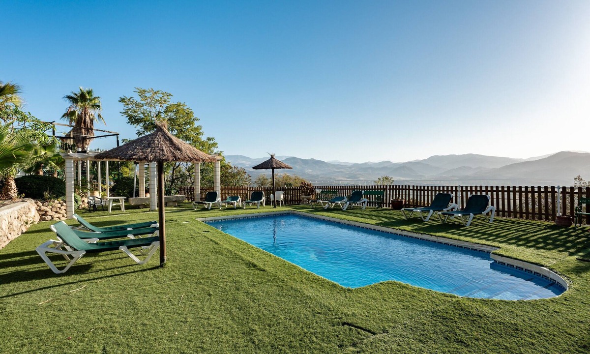 Alora House | Country House 'Casa Rural Salrima' with Mountain View, Wi-Fi and Air Conditioning