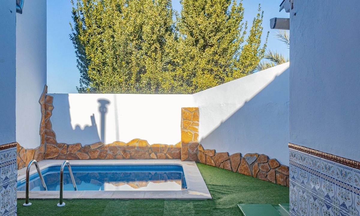 Cuevas Bajas House | Country House Cuevas Bajas by Genil River