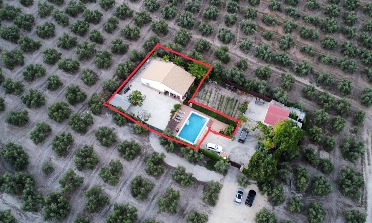 Lucena Cottage | Country House Finca Fuente la Parra in Lucena, ideal for families.