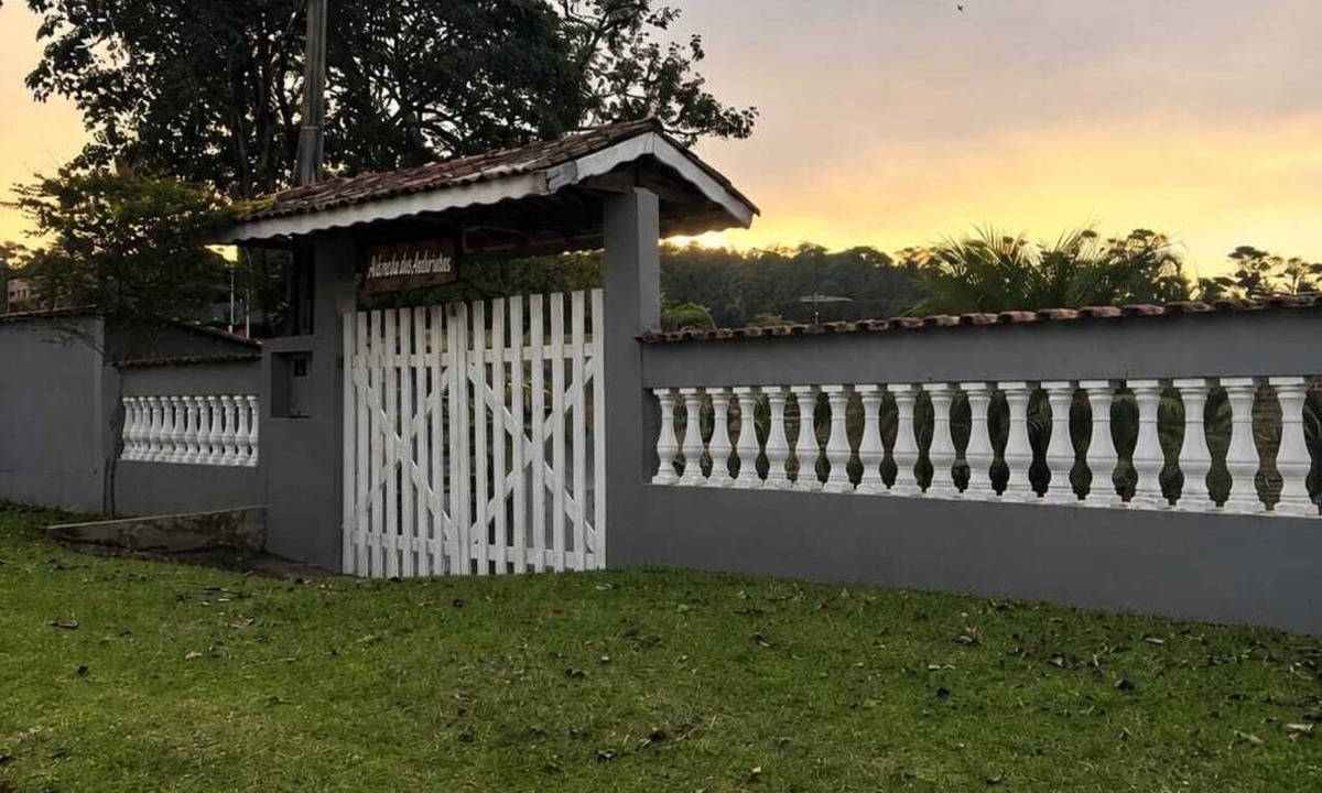 Ibiuna House | Country house in a gated community with a private lake, accommodates up to 20 people.