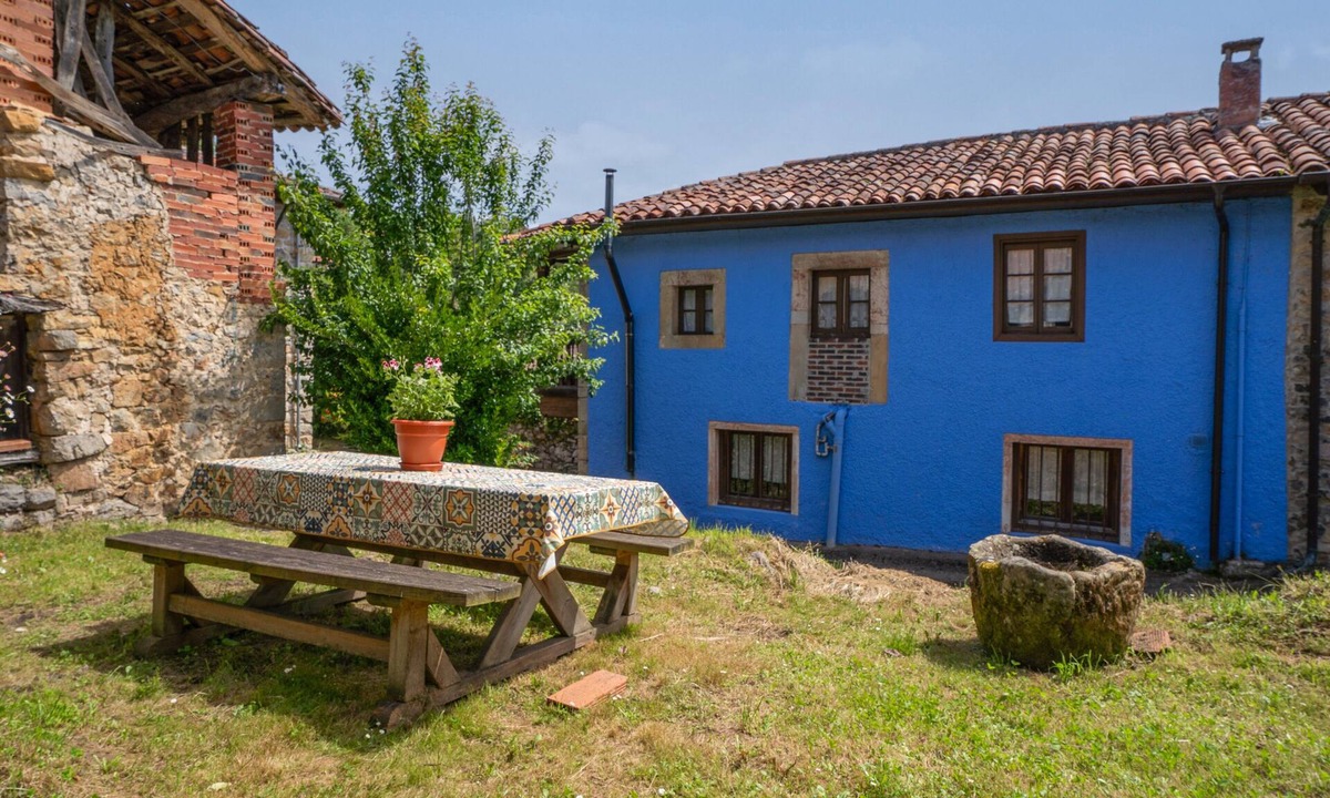 Labra House | Country House in Picos de Europa with Private Garden, Terrace, Balcony, and Barbecue