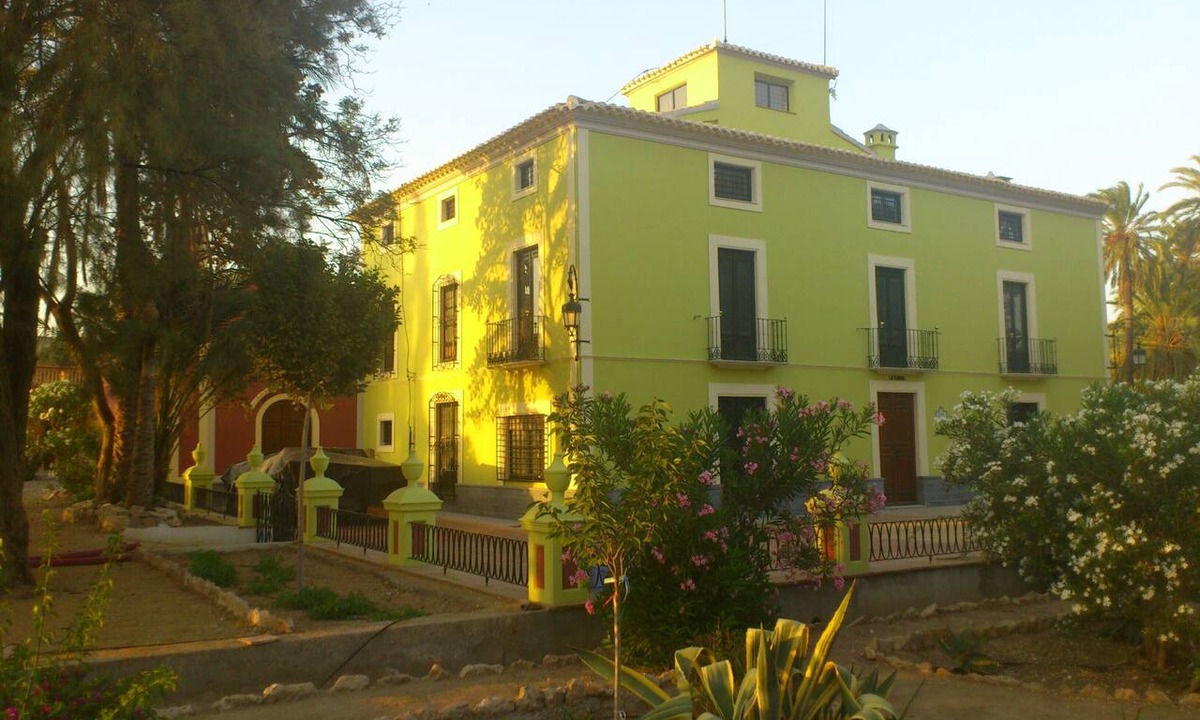 La Alfoquia Villa | Country House 'La Florida' with Shared Pool, Wi-Fi and Air Conditioning