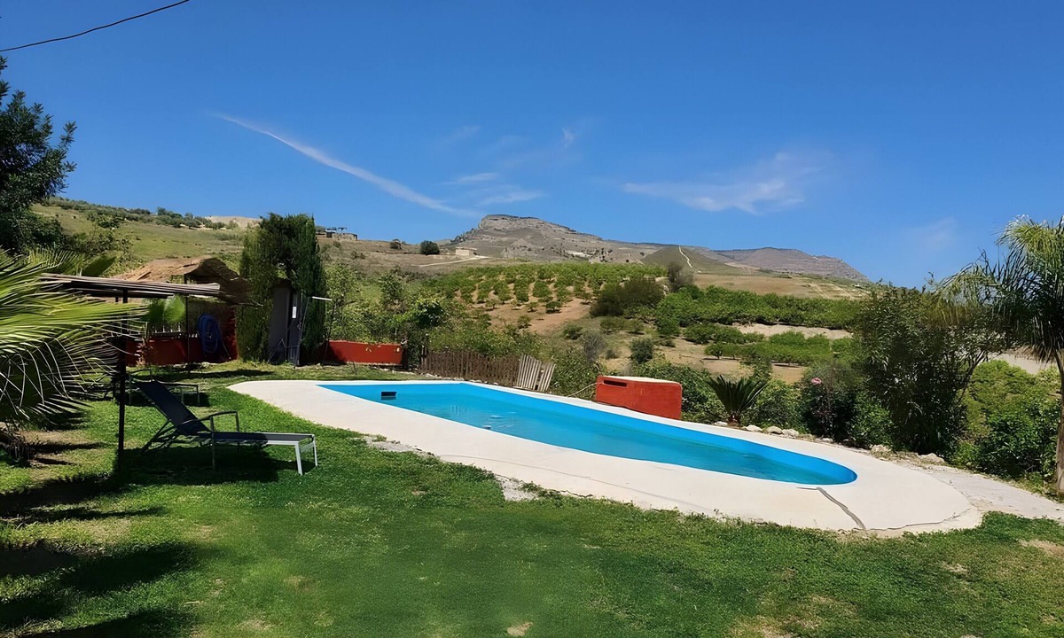 Pizarra House | Country House 'La Serrana' with Mountain View, Wi-Fi and Air Conditioning