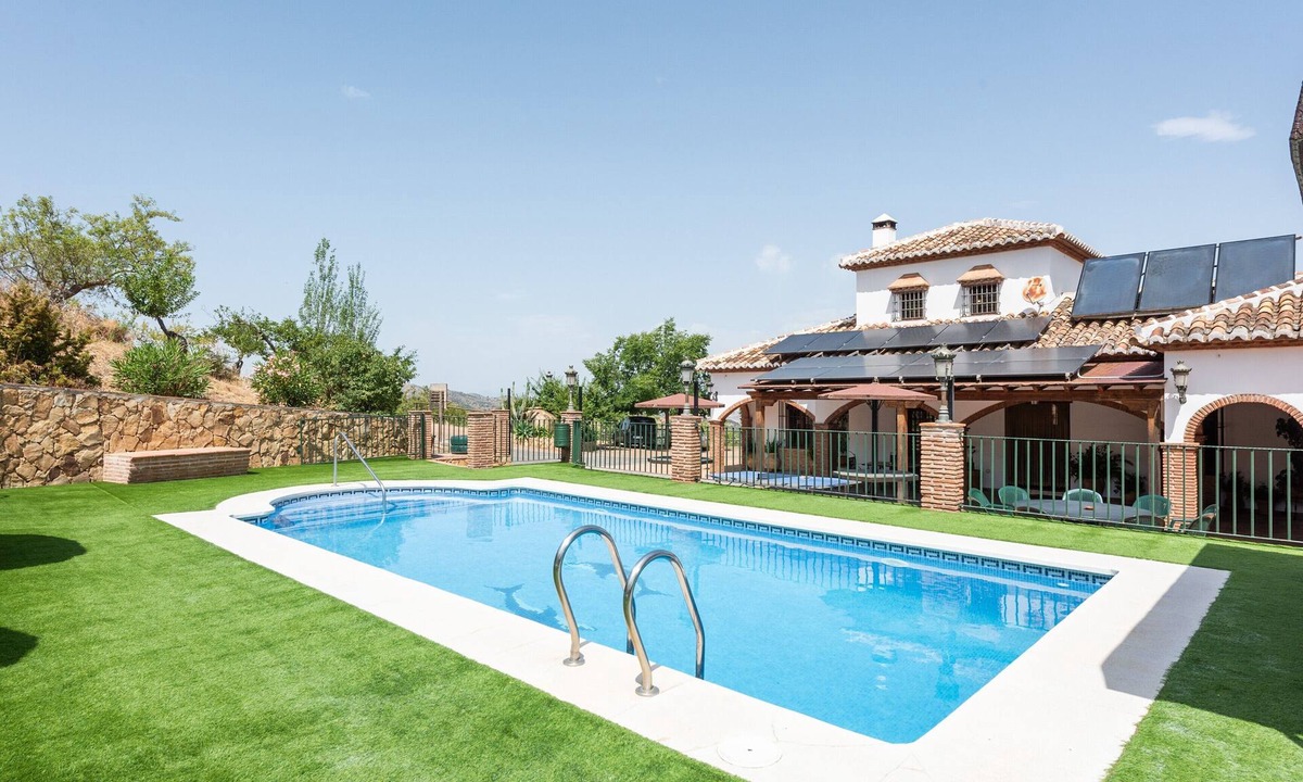 Colmenar House | Country House 'Piedras Blancas' with Mountain View, Private Pool and Wi-Fi