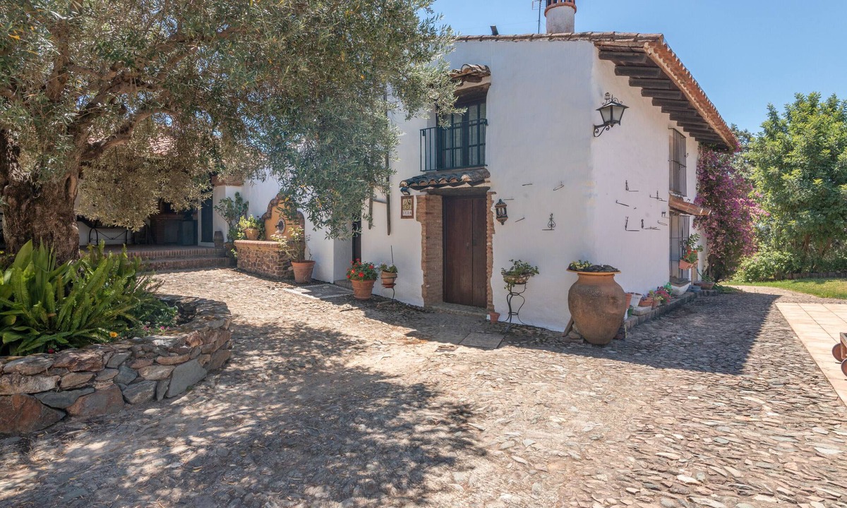 Calabazares House | Country House 'Veda' with Mountain View, Shared Pool and Shared Garden