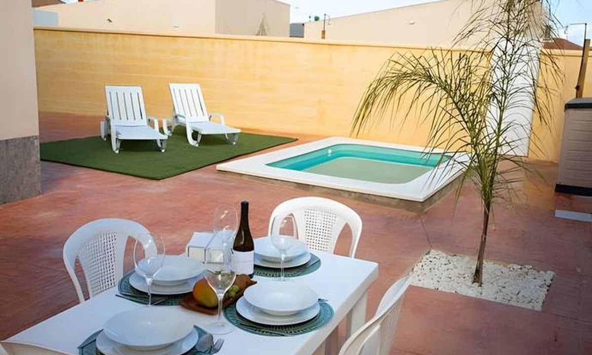 La Rinconada House | Country House 'Villa Con Piscina Cerca De Sevilla' with Private Pool, Wi-Fi and Air Conditioning