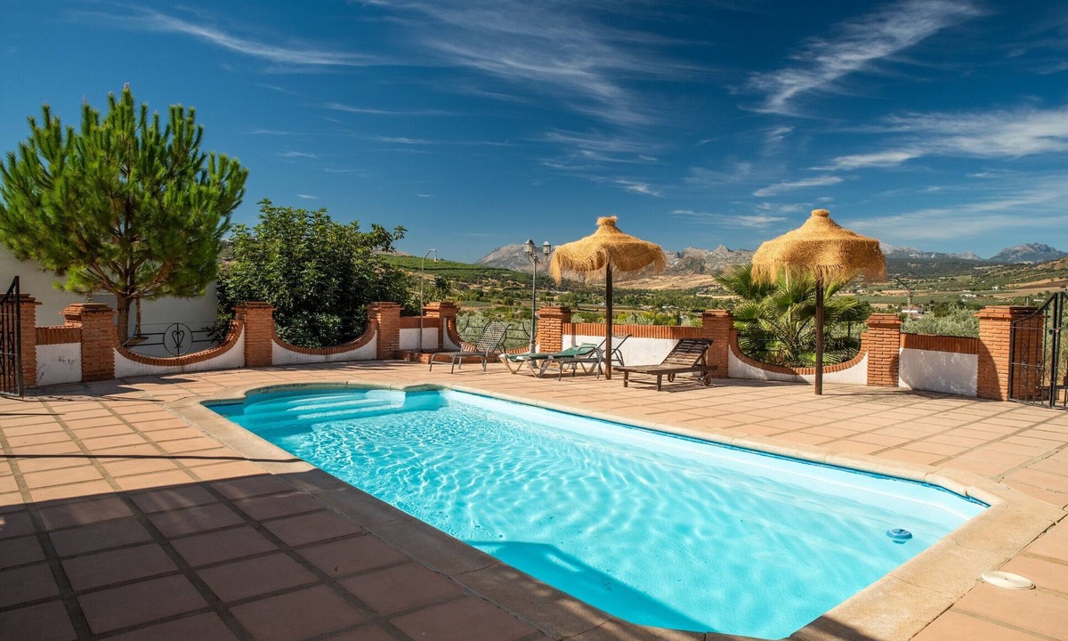 Arriate House | Country House 'Villa Minerva' with Mountain View, Wi-Fi and Air Conditioning
