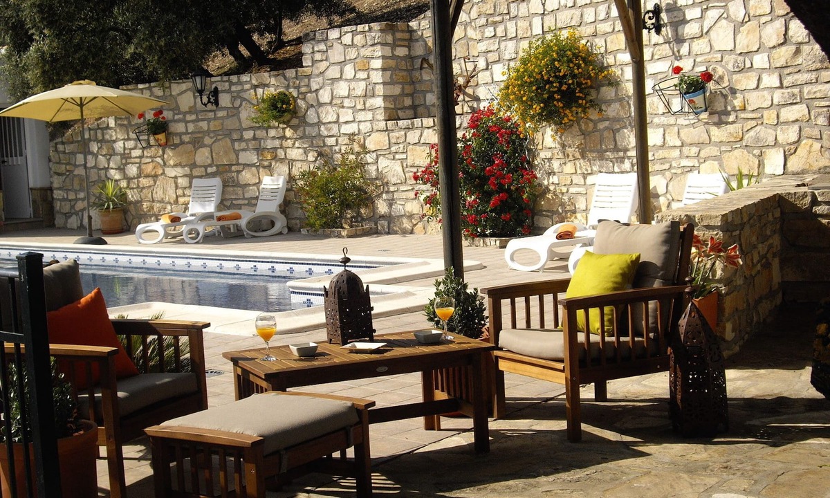 Iznajar House | Country House with large Pool and Stunning Views. Near the Historic Iznajar