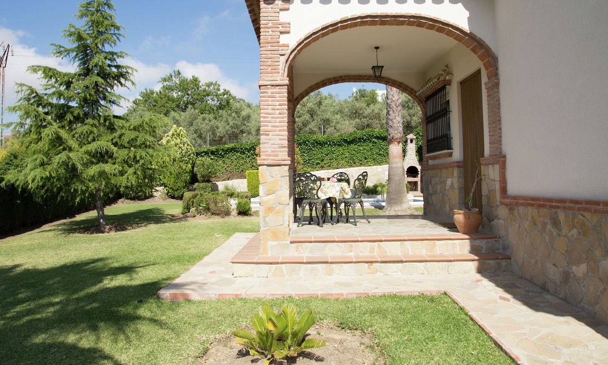 Antequera Villa | Cozy Villa in Villanueva de la Concepción with Swimming Pool