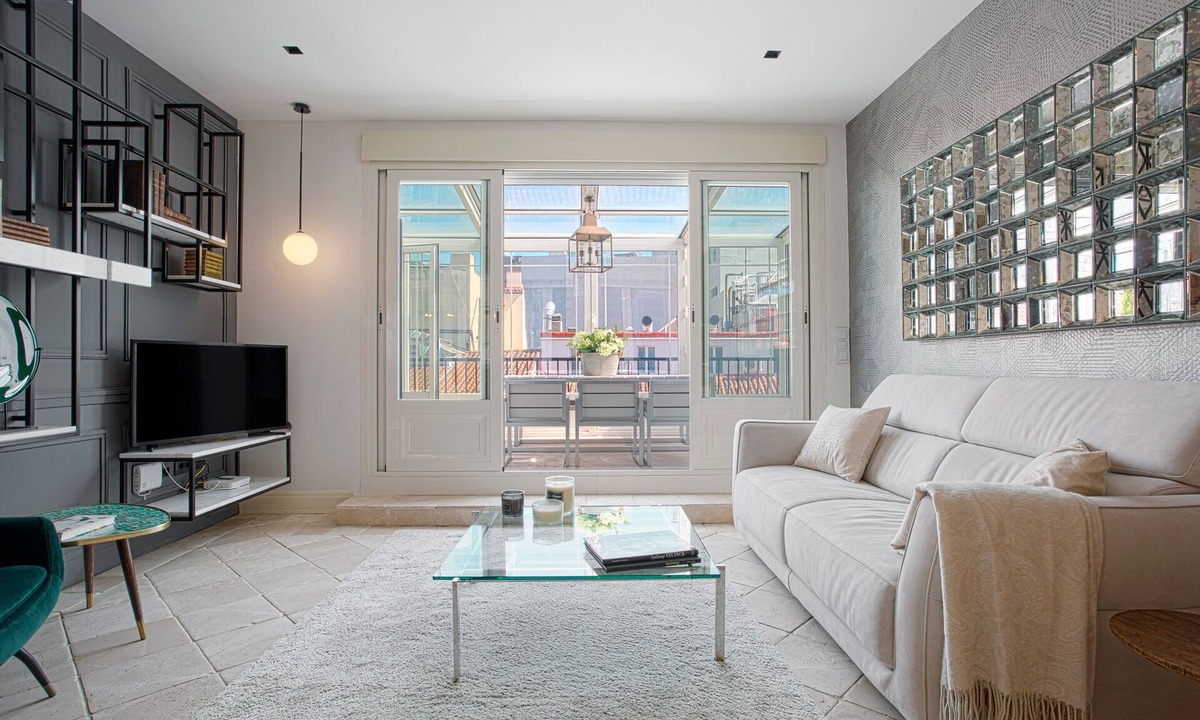 Sol Apartment | Cozy Apartment near Puerta del Sol. Arenal Terrace