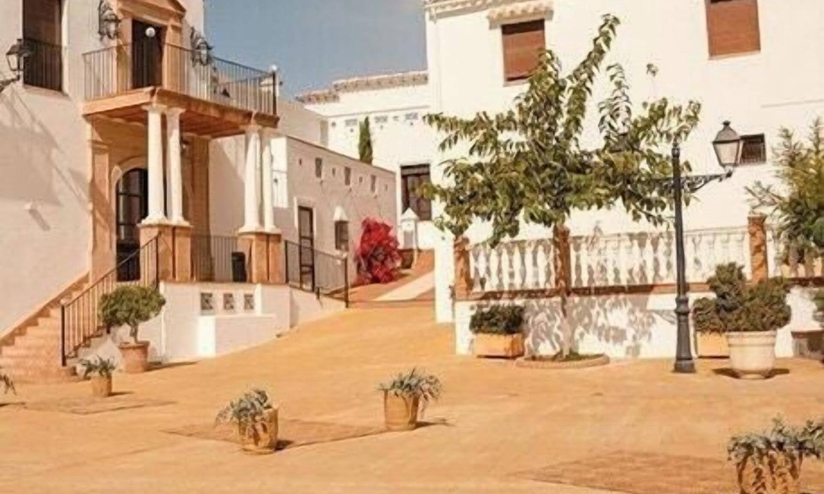 Baena Apartment | Cozy apartment with a pool near Córdoba.