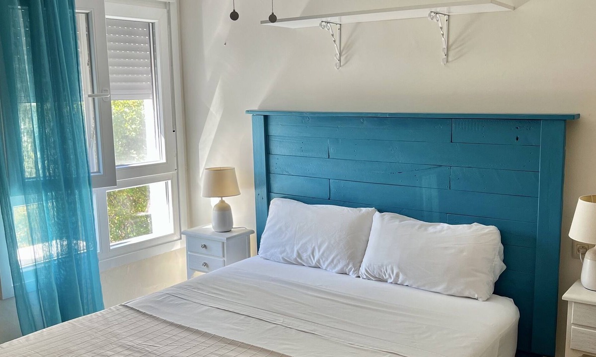 Valdelagrana Apartment | Cozy Flat in Lovely Beachfront Village