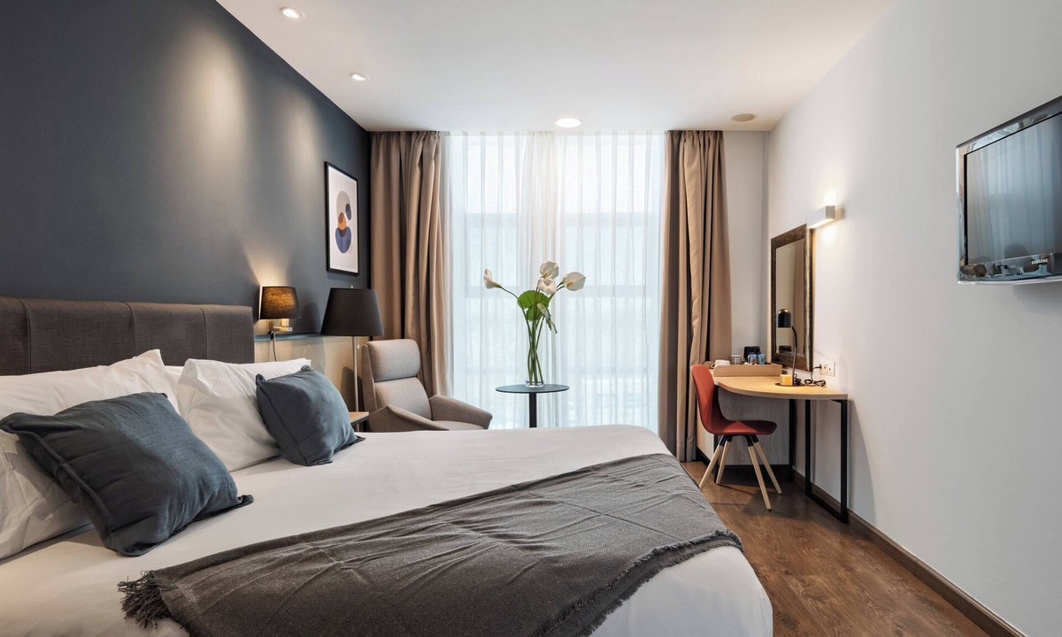 Rejas Hotel | Crowne Plaza Madrid Airport by IHG