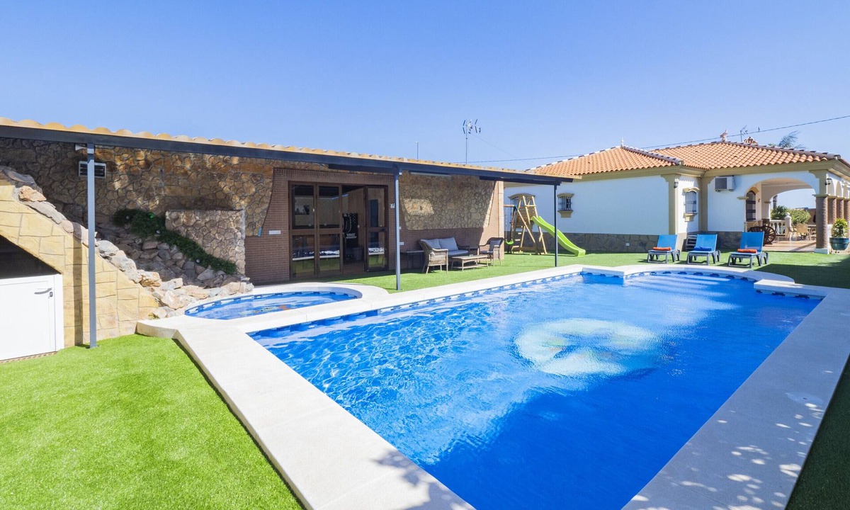 Alhaurin de la Torre Cottage | Cubo's Casa Moncayo del Aguila/free wifi/air conditioning
