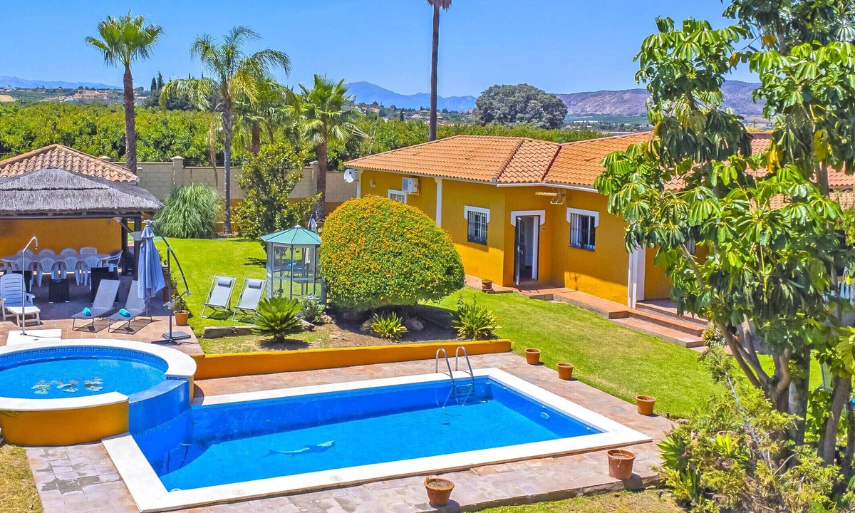 Alhaurin de la Torre Cottage | Cubo's Casa Rural La Aldaba Family 10 PAX/air conditioning/free wifi/BBQ