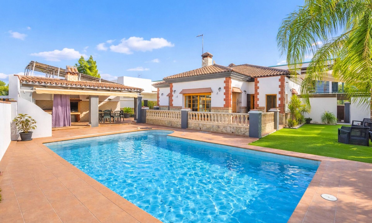 Coin Ski Chalet | Cubo's Casa El Rodeo & Private Pool/air conditioning/private parking/free Wi-Fi