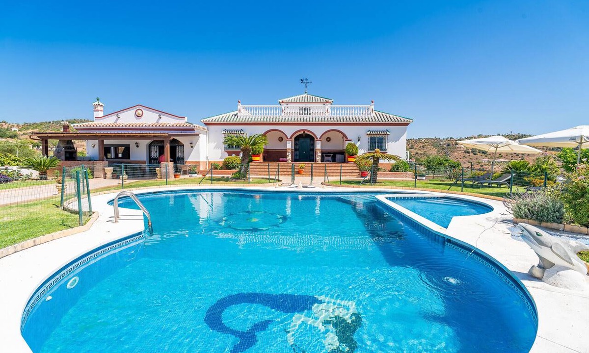 Guaro Cottage | Cubo's Casa Rural La Guarida del Zorro/Private pool/BBQ/Free Wi-Fi
