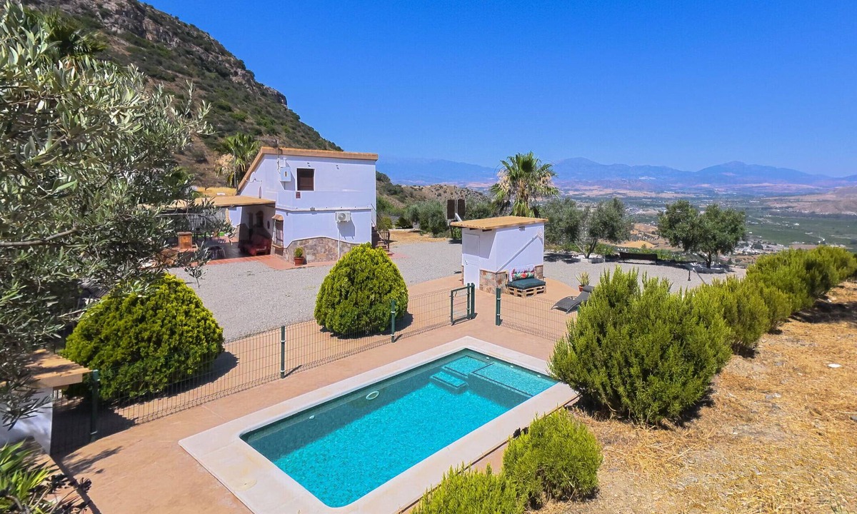 Cartama Cottage | Cubo's Casa Rural Viña Miranda/private pool/ideal for children/mountain views
