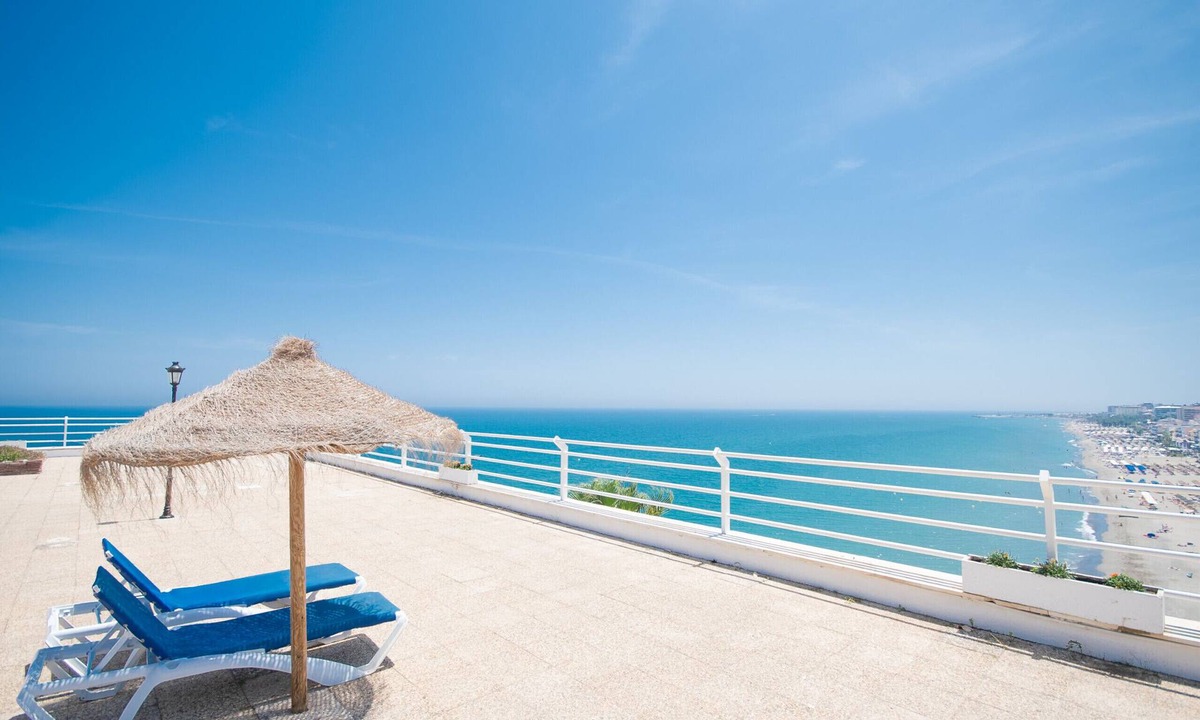 Torremolinos Apartment | Cubo's Estudio Castillo de Santa Clara/sea views/air conditioning/free wifi
