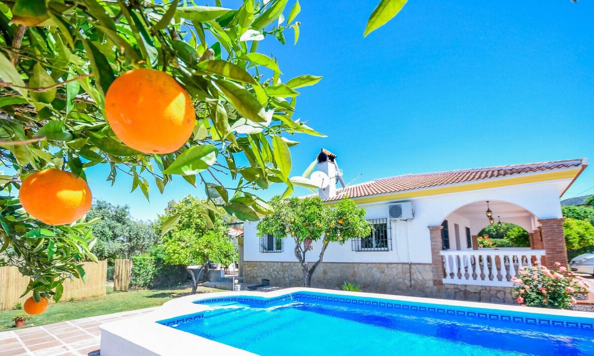 Cartama Cottage | Cubo's Finca The Orange Tree. Garden and pool, satellite, wifi and AC
