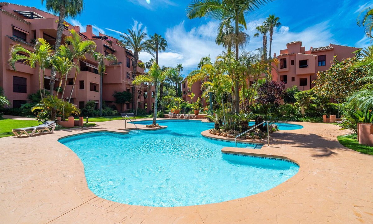 Marbella Apartment | Cubo's Golf & Playa Marbella Apartment/communal pool/air conditioning/terrace