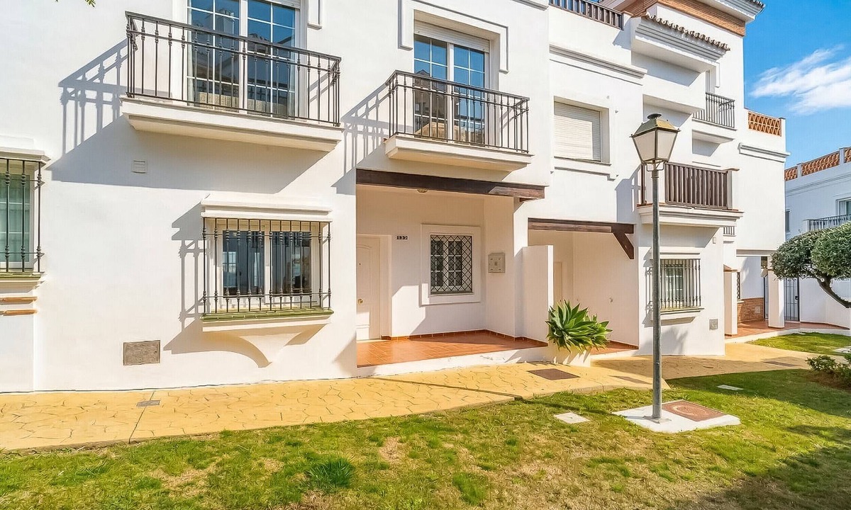 Alhaurin de la Torre Ski Chalet | Cubo's House Lauro Golf & Sunset/communal pool/Golf/terrace/free wifi